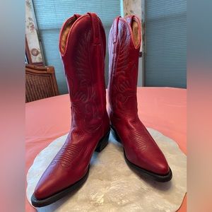 Fabulous red leather cowgirl boots!